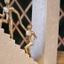 Escultura Pessoas Subindo Escada Estátua Decoração Enfeite